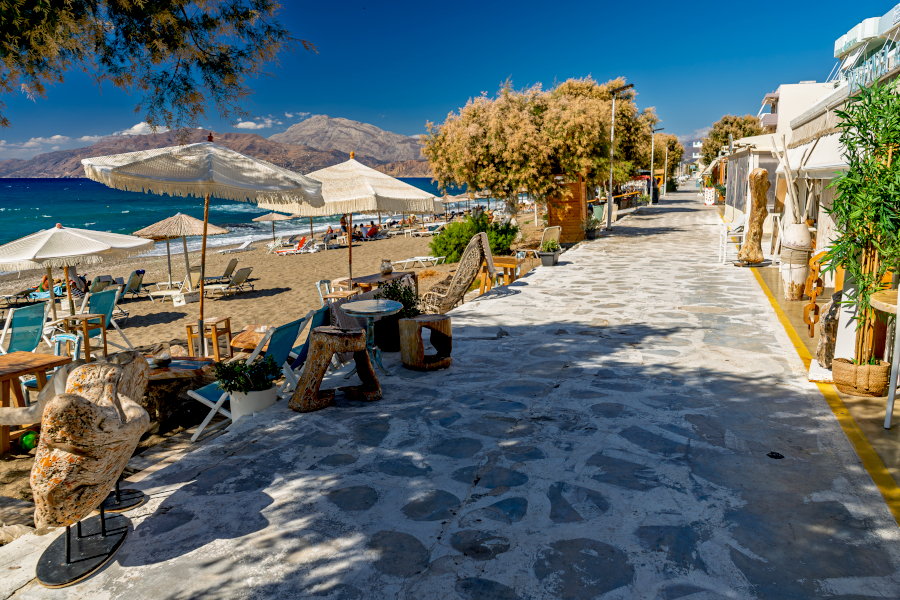 Набережная в деревне Каламаки на юге острова Крит