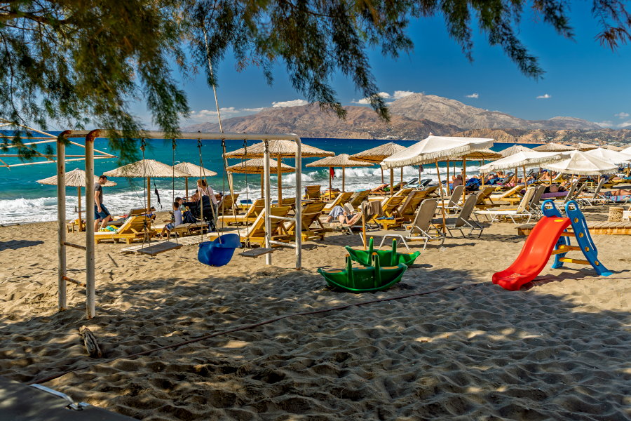 Пляж в деревне Каламаки, южное побережье Крита