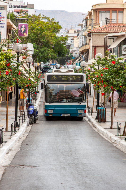 Городской автобус на улицах Крита