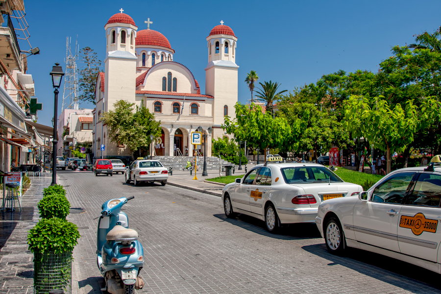 Такси на острове Крит Стоянка такси в Ретимно (западный Крит)