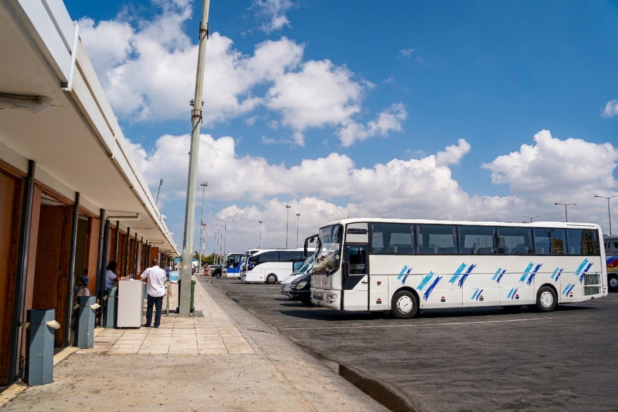 Трансферные автобусы в аэропорту Крита